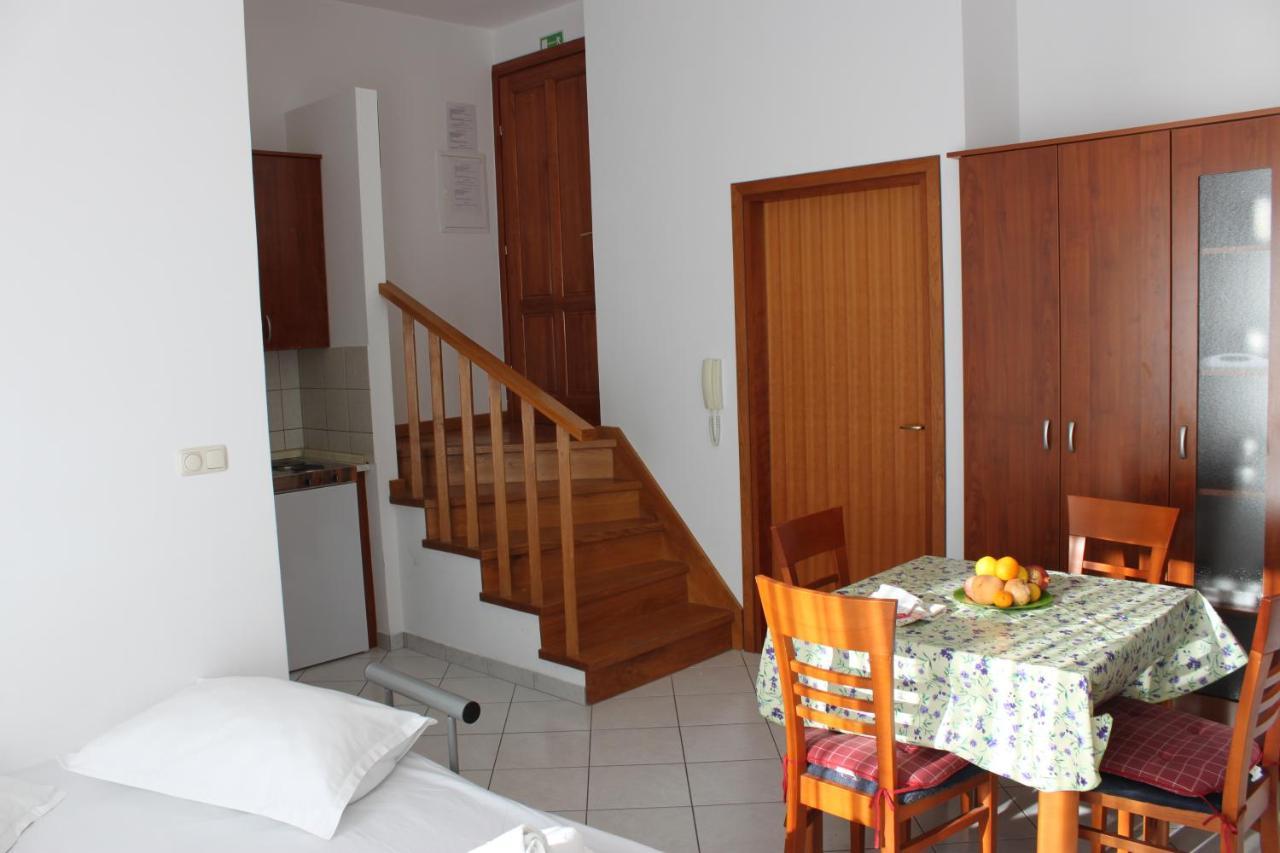 Pile Apartments 3 Omiš Екстериор снимка